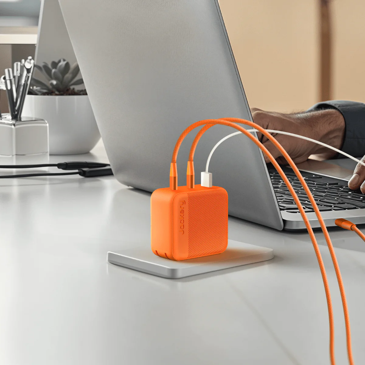 Jackery 102W GaN 3-Port Fast Charger 4 Jackery 102W GaN 3-Port Fast Charger